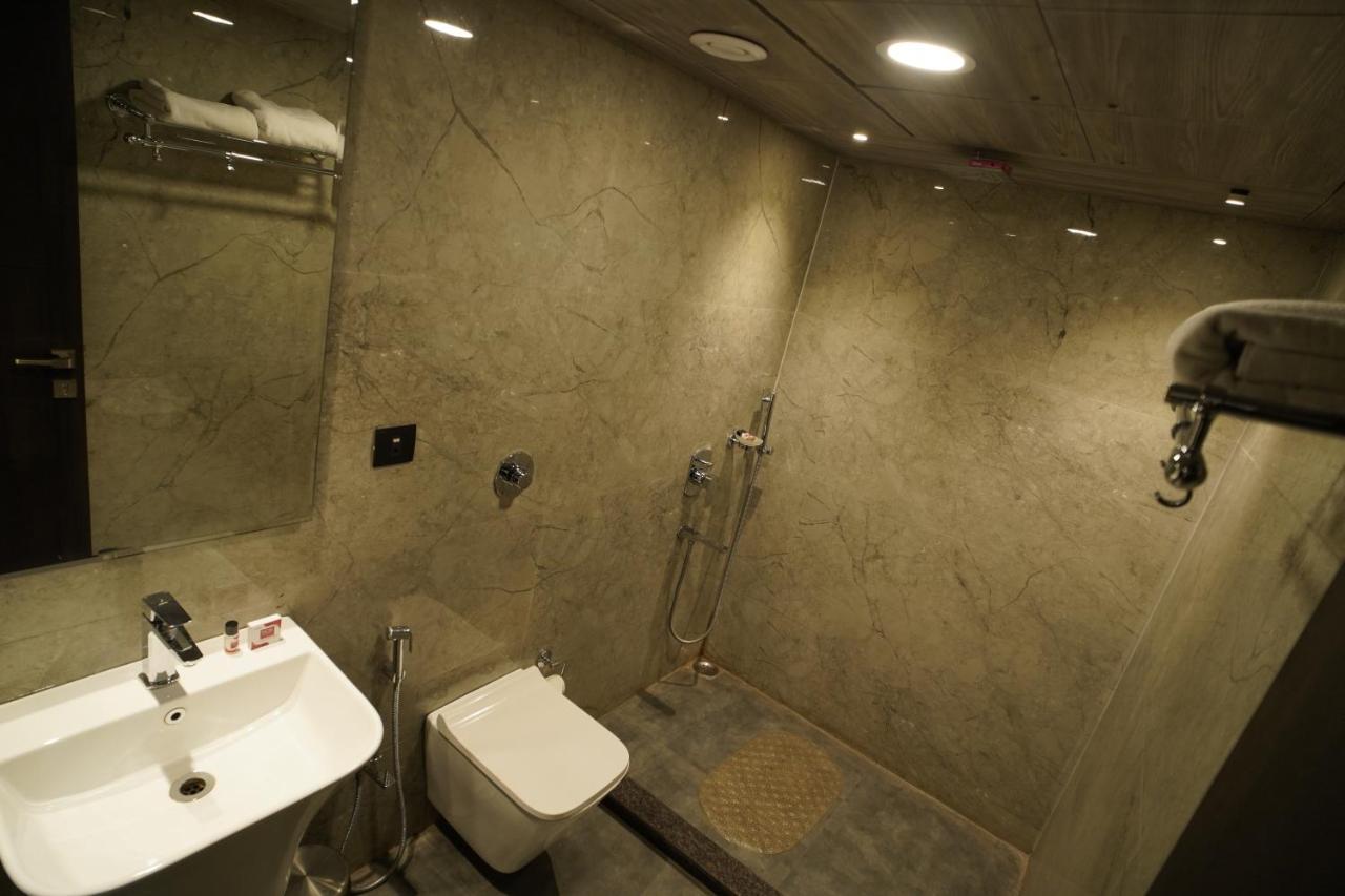 Noxx Residency Hotel Hāora Екстериор снимка