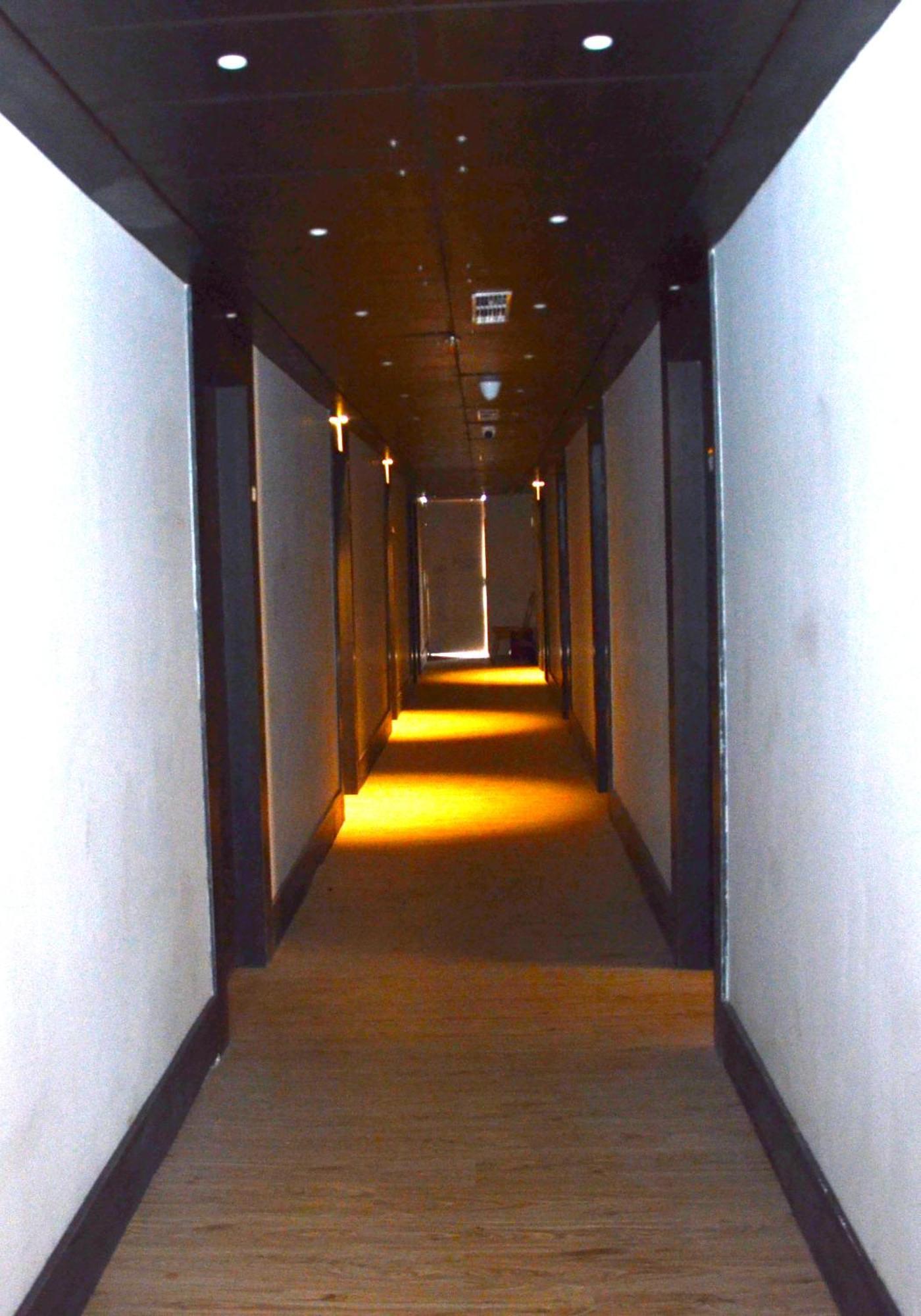 Noxx Residency Hotel Hāora Екстериор снимка